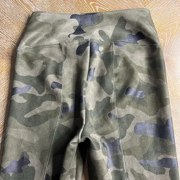 WHITE HOUSE BLACK MARKET Green Camo Runway Legging 2 - Picture 6 of 8